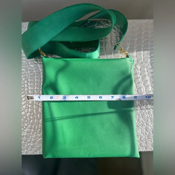 DENYM & DIAMONDS CROSSBODY ADJUSTABLE REVERSIBLE STRAP BAG COLOR KELLEY GREEN - Picture 8 of 11